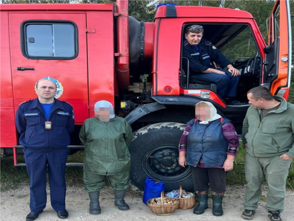 Спасатели за сутки вывели из лесов Можайска троих потерявшихся грибников