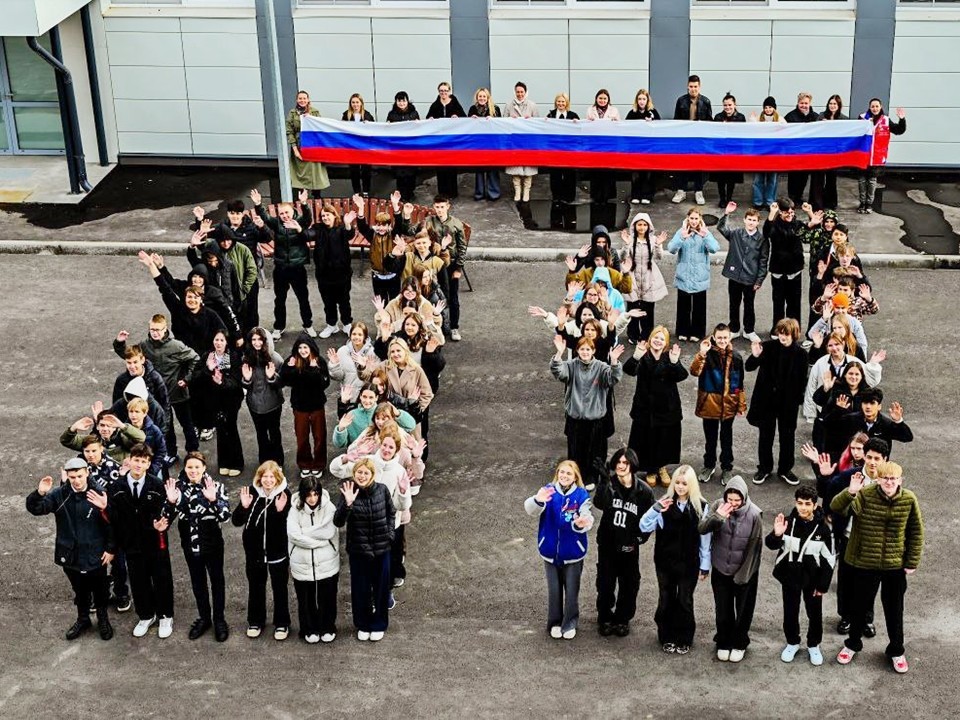 Активисты Серпухова провели флешмоб в честь 89 регионов России