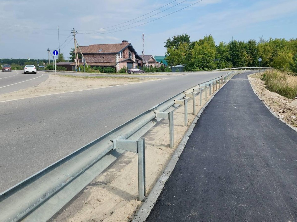 В Ширяевской построили тротуар у моста