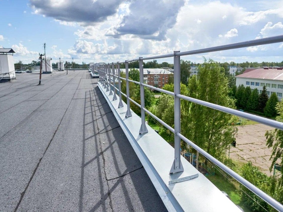 В подмосковной Запрудне отремонтировали крышу многоэтажки