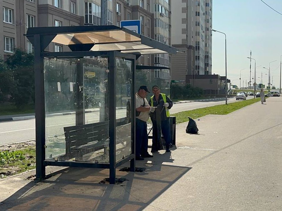 Стекло заменили на автобусной остановке в Ивантеевке