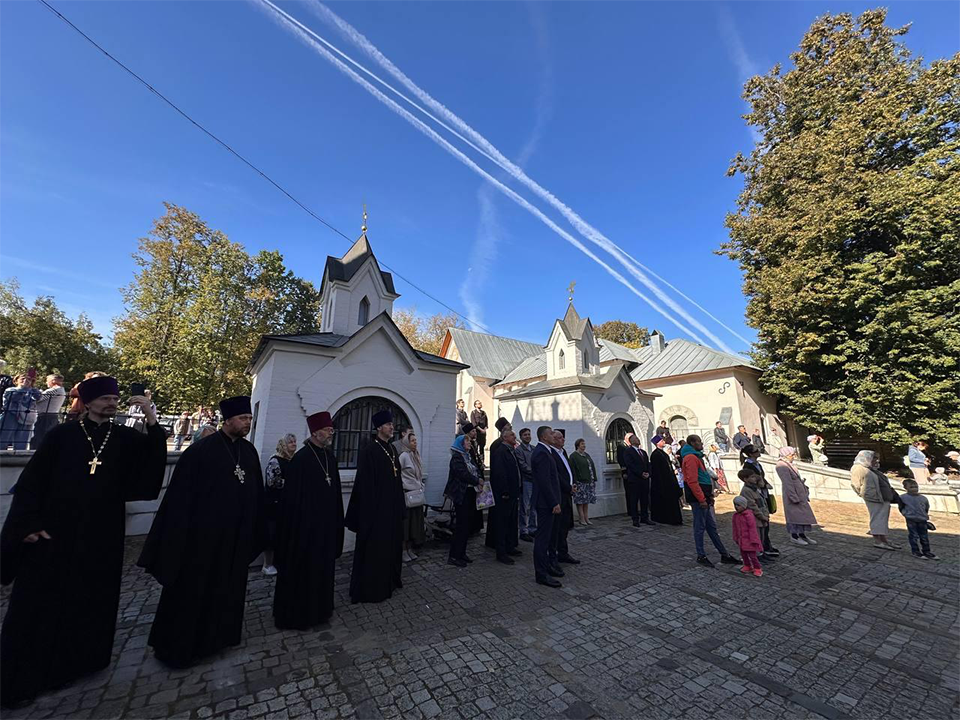 Празднование Дня города началось с колокольного звона и молебна