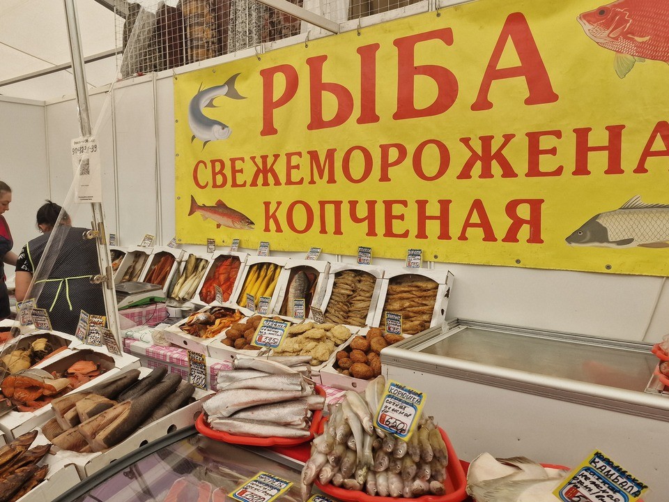 На Советской площади открылась ярмарка с товарами со всей страны