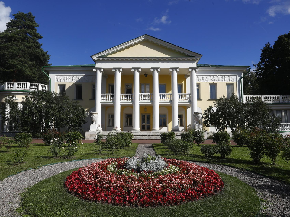 Музей-заповедник «Горки Ленинские» впервые за 100 лет собрал урожай помидоров и огурцов