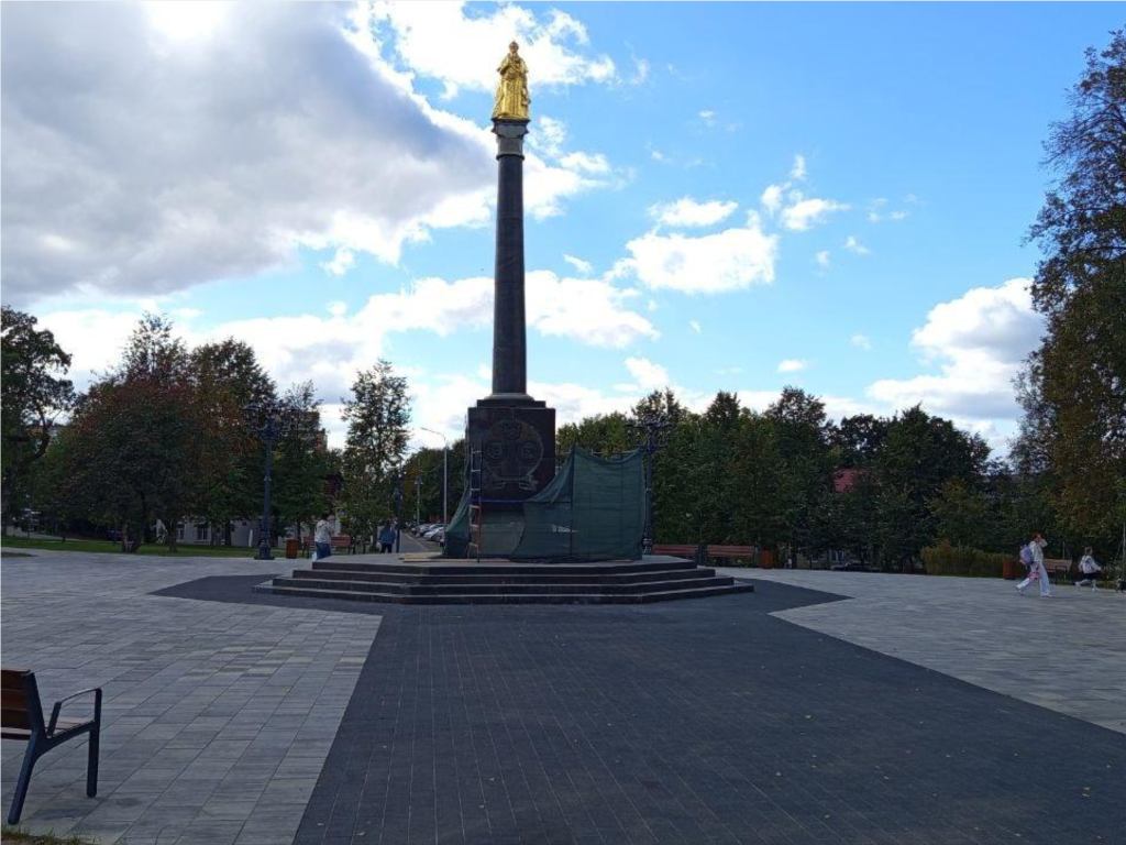 В сквере Бугрова отремонтируют памятники Ленину и Екатерине II