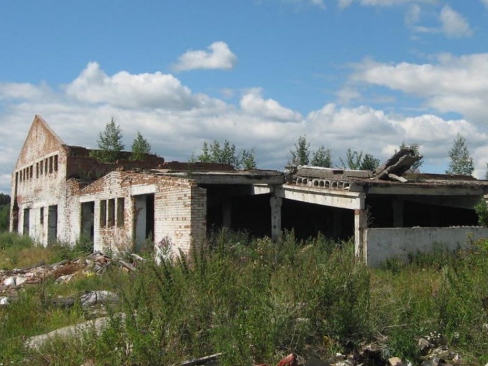 В Солнечногорске снесли аварийный коровник у деревни Муравьево