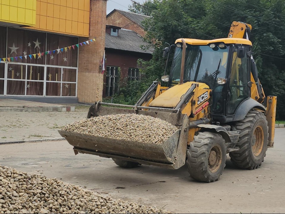 На улице Научный городок готовят дворы к асфальтированию
