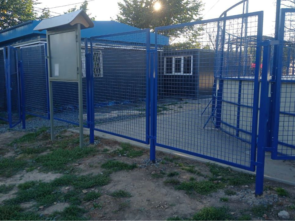 Хоккейная площадка в Дорохове получила ограждение