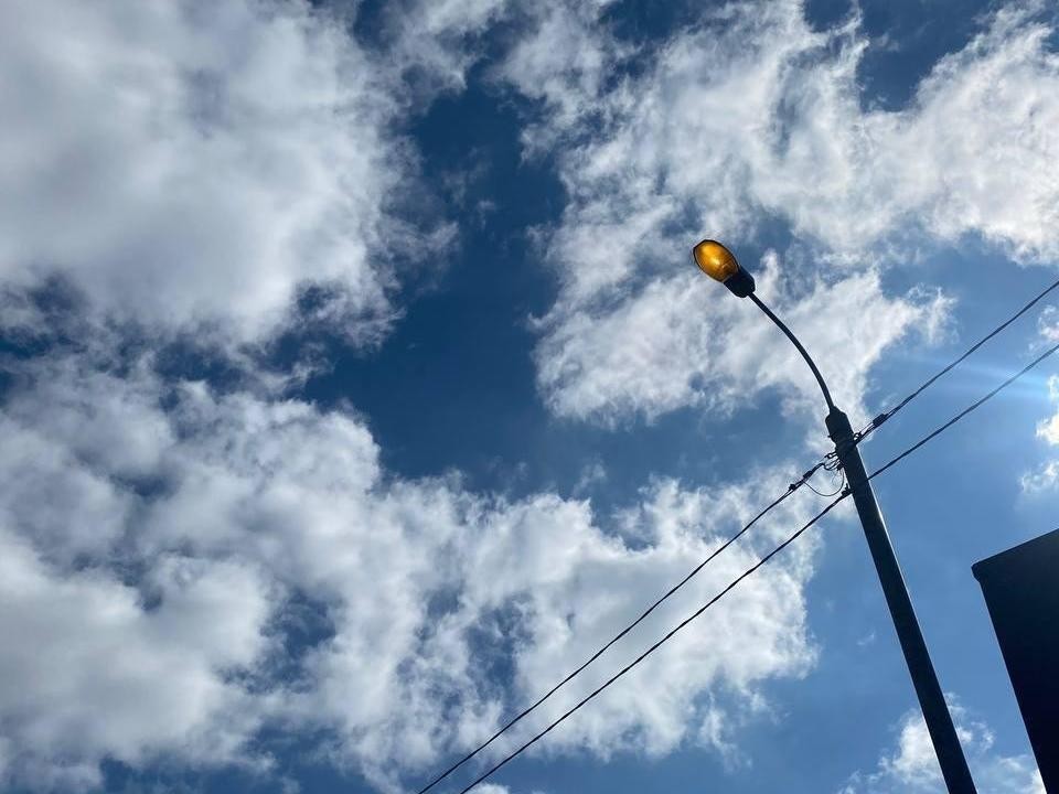 Ко Дню знаний в Луговой установили освещение вдоль дороги к школе