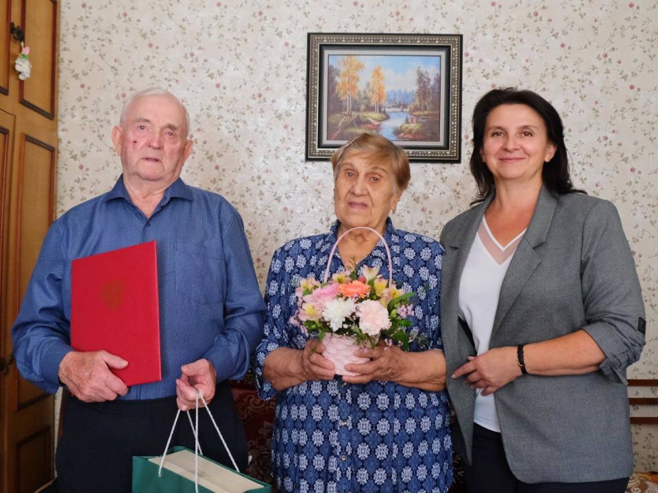 Бриллиантовую свадьбу отметили супруги Шкваркины