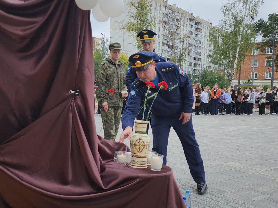Щелковцы почтили память жертв Беслана Возле дворца культуры в Чкаловском