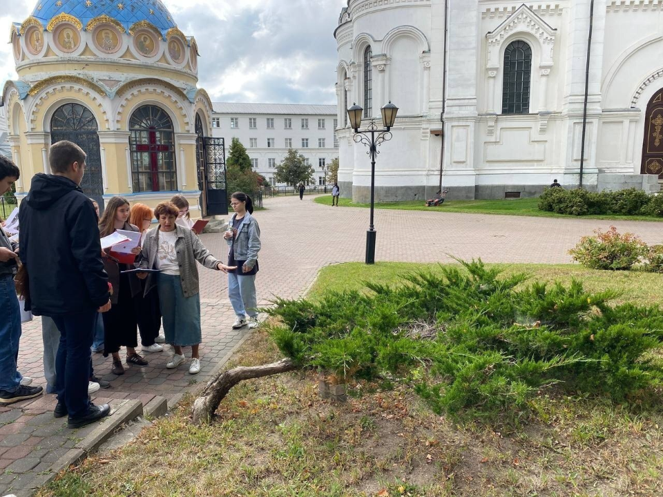 Будущие дизайнеры люберецкого техникума изучили ландшафт Николо-Угрешского монастыря