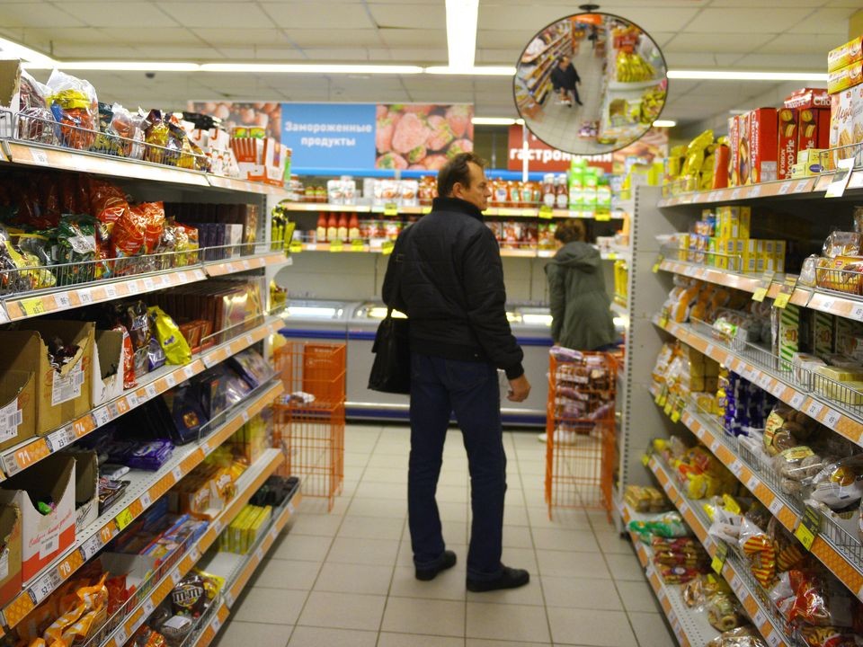 Юрист объяснила законность цен за 100 г в магазинах