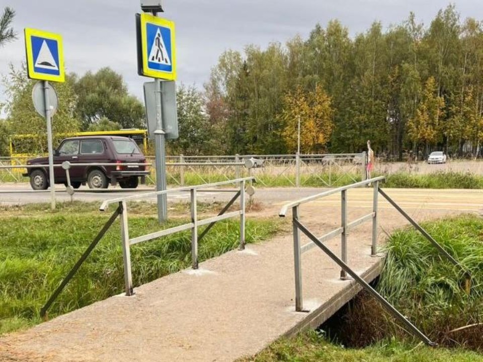 Пешеходный мостик привели в порядок в Рогачеве