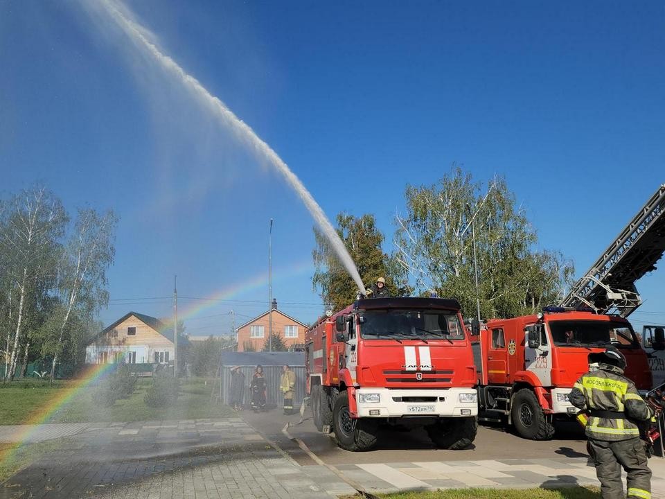 В Луховицкой школе №1 пожарные потушили условное возгорание