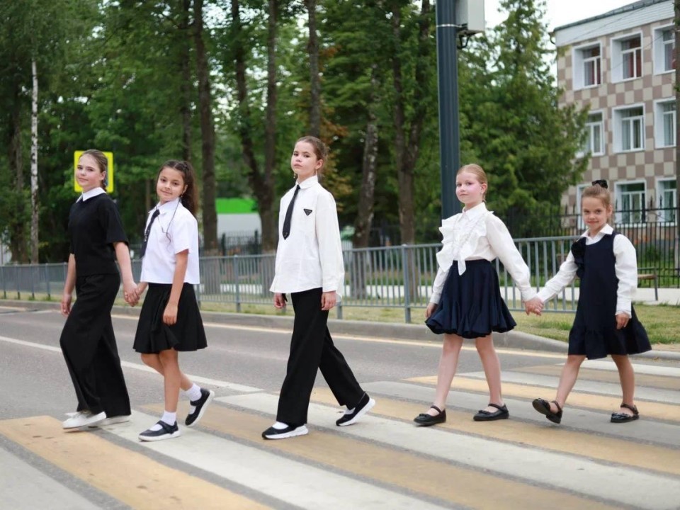 Многодетные семьи в Мытищах получили выплату к школе