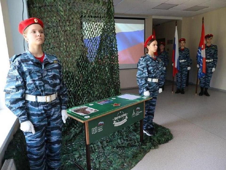Ученики школы № 6 смогут учиться за Партой Героя Александра Коломенского