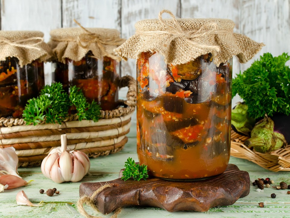«Секрет вкуса в сельдерее»: за рецептом фаршированных баклажанов на зиму будут охотиться соседи