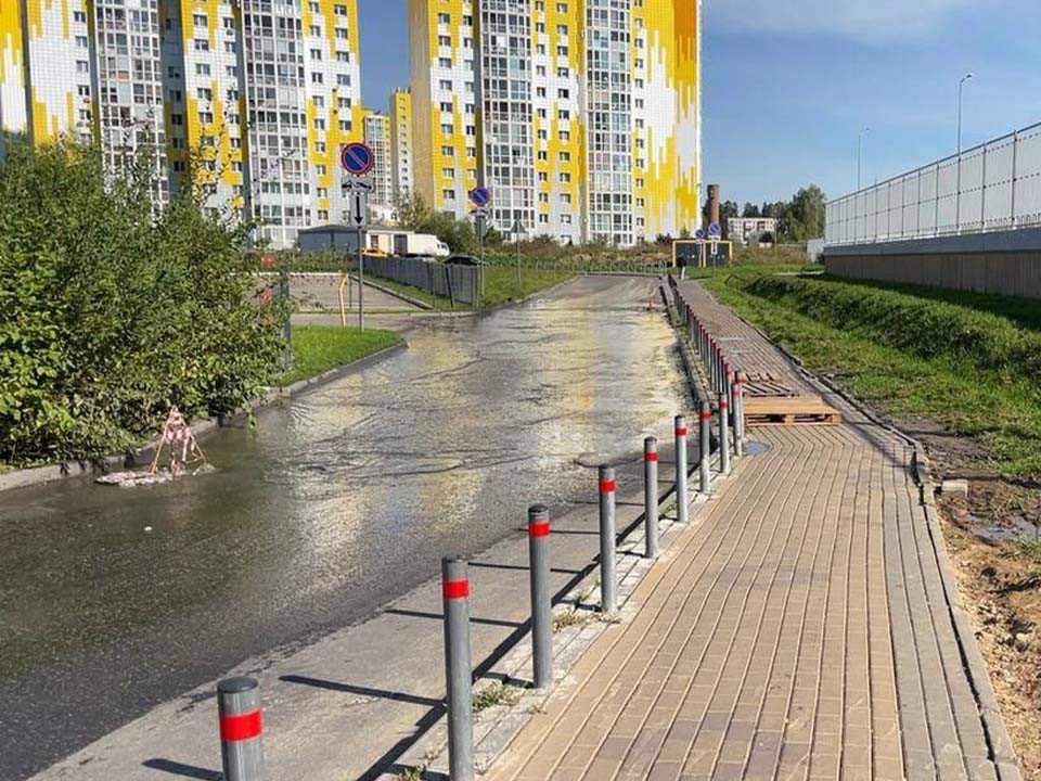 Коммунальщики устраняют последствия аварии на КНС в Голубом