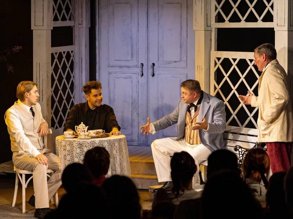 Премьерный спектакль по нестареющей классике представили в театре «Камерная сцена»