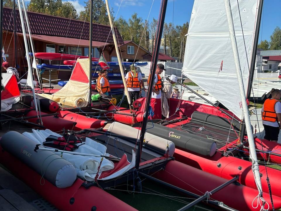 На озере Сенеж прошла регата для людей с ограниченными возможностями