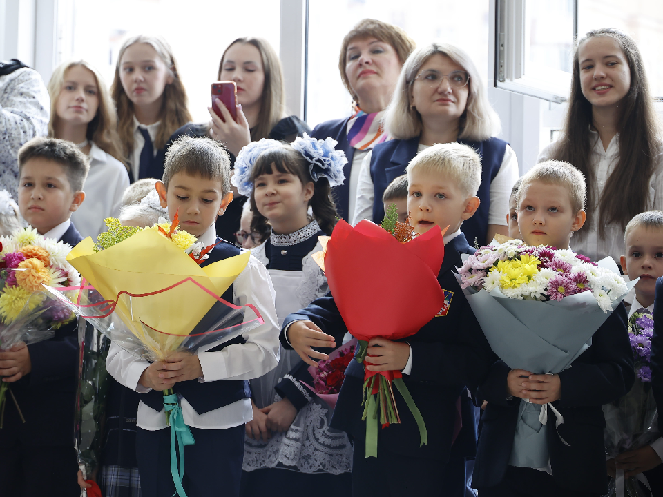 Единственная семиэтажная школа в Подмосковье распахнула двери для тысячи учеников 1 сентября