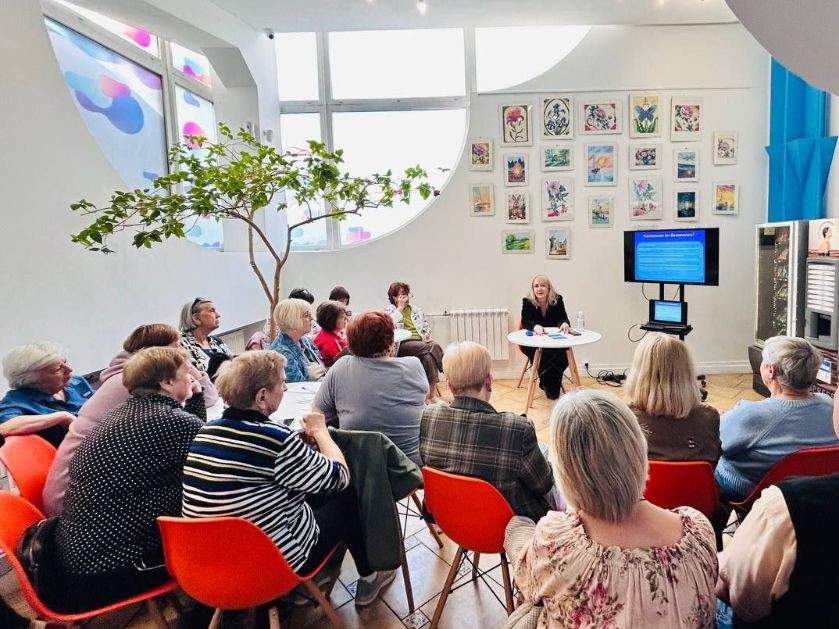 Специфику мессенджера МАХ красногорским пенсионерам разъяснили на спецсеминаре