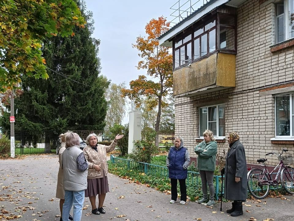 Капитальный ремонт кровли завершили в жилом доме в Вышегороде