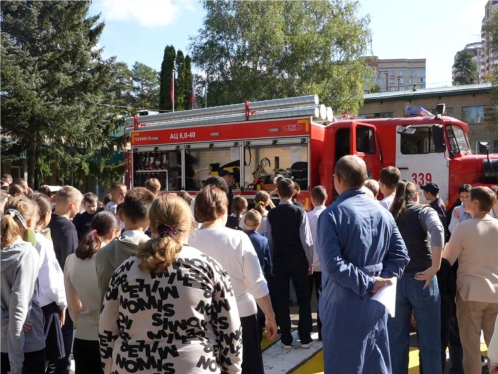 В Образовательном комплексе имени В.В. Матвеева зазвучала учебная пожарная тревога