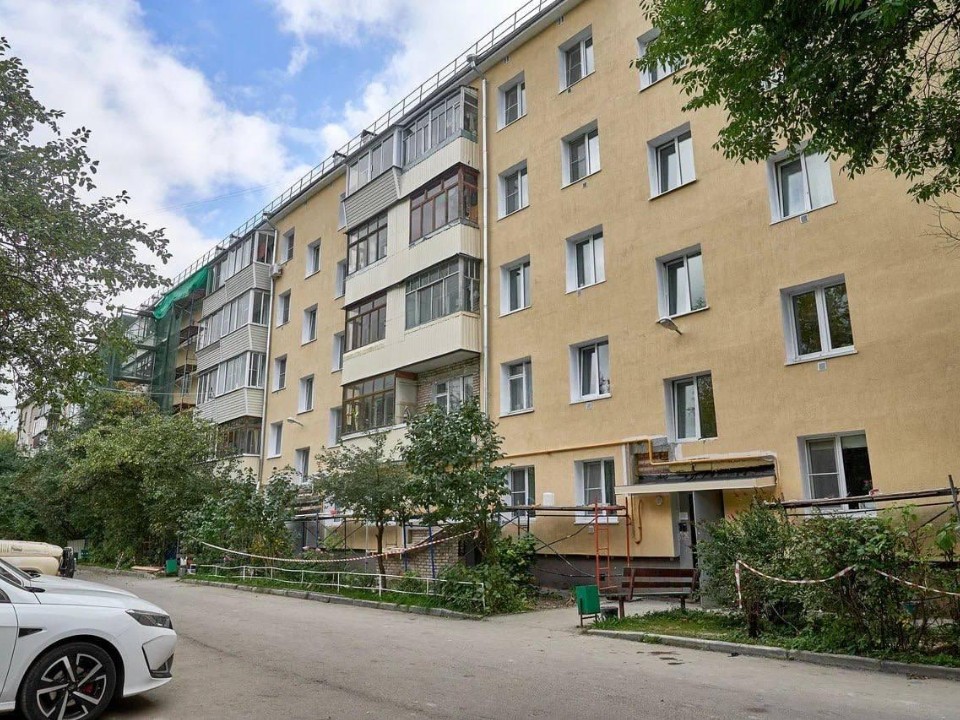В Климовске завершают ремонт фасада дома на проспекте 50 лет Октября