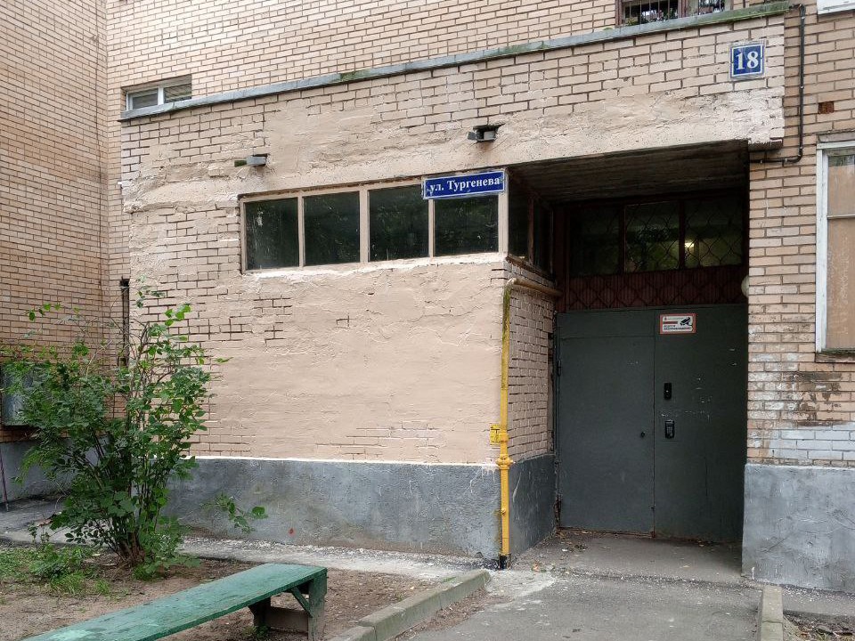 Подъезд отремонтировали в жилом доме на улице Тургенева