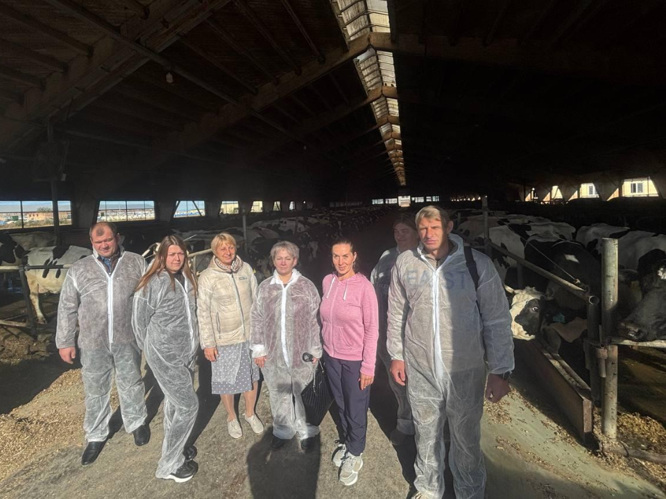 В Серебряных Прудах участников СВО познакомили с работой молочного завода