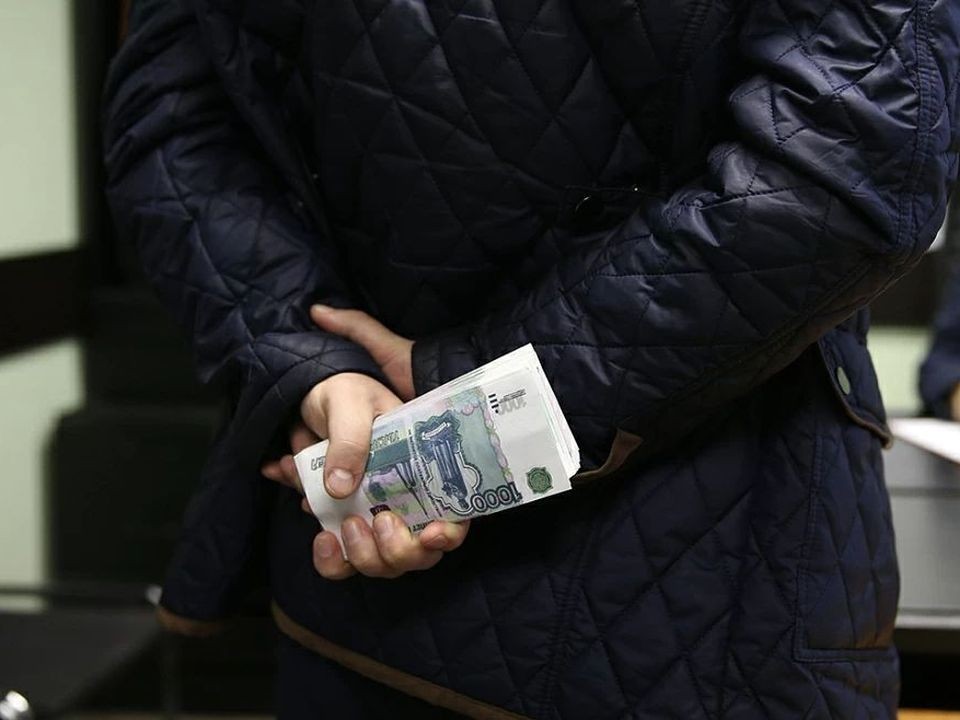 Мигрантам могут запретить отправлять за рубеж суммы больше их зарплаты