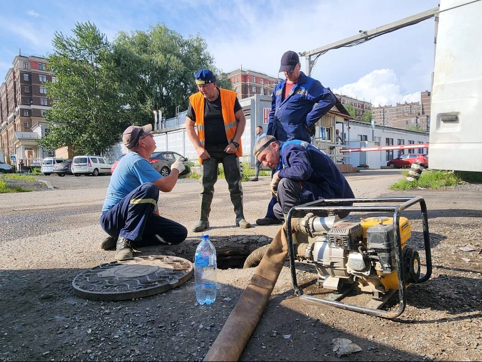 Специалисты устранили пять засоров на канализационных сетях Фрязина за неделю