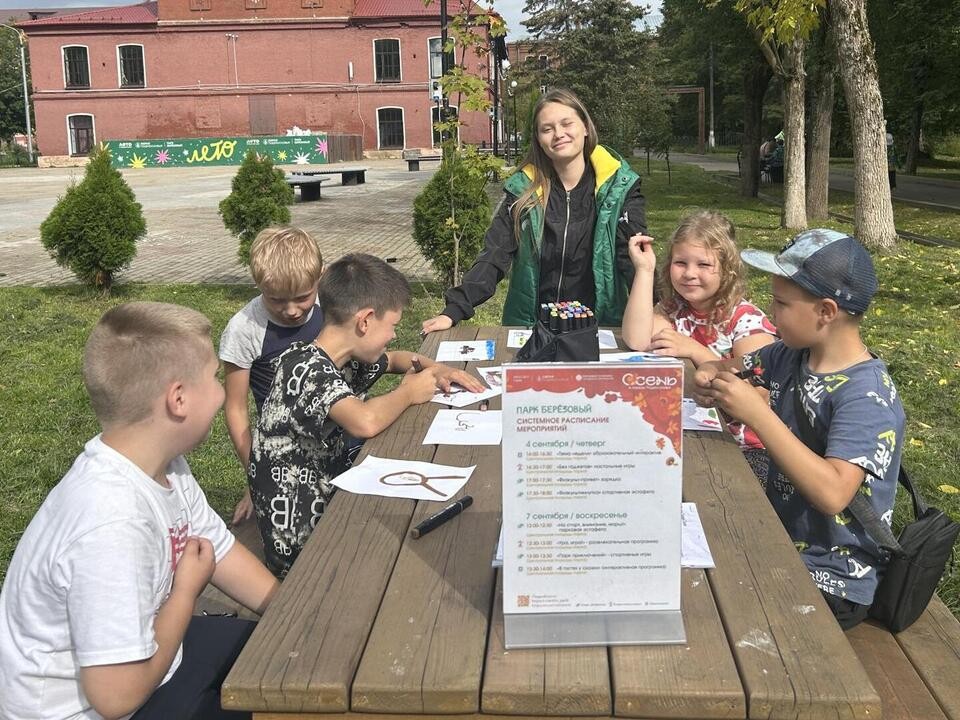В Березовом парке детей ждут динозавры, игры и «Летучий корабль»