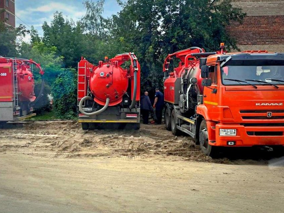 Водоканал провел работы по устранению ряда засоров на канализационных сетях