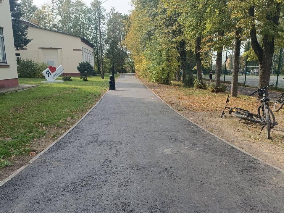 В школе Дедовска завершили асфальтирование пришкольной территории