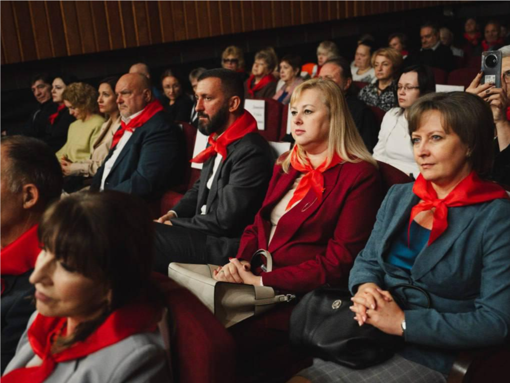 Коллектив санатория им. Горького поздравили со 100-летием учреждения