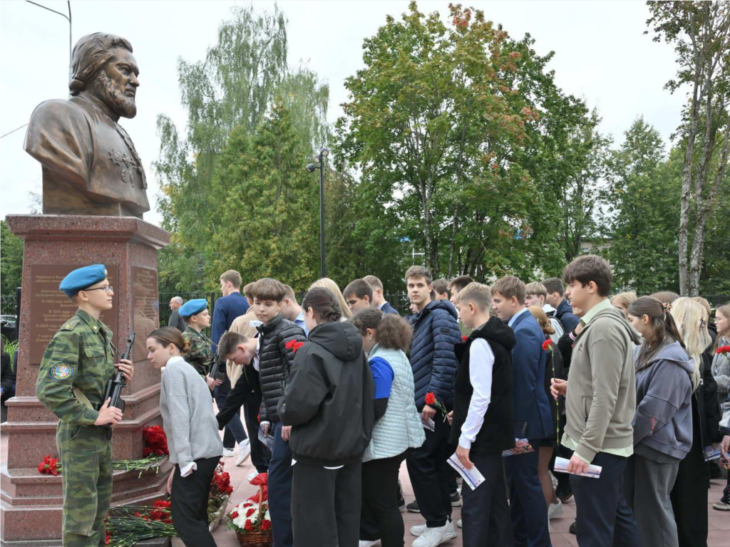 «Журавлики и деревья памяти». В Подмосковье почтили память жертв трагедии в Беслане