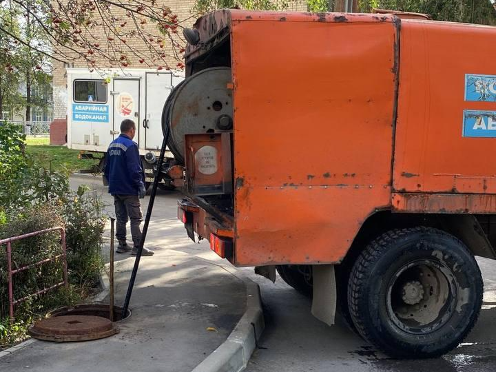 Коммунальщики провели работы по очистке канализационных сетей в Наро-Фоминске