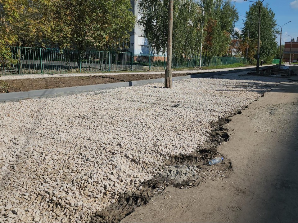 Обновление дворов в 6-м микрорайоне завершается