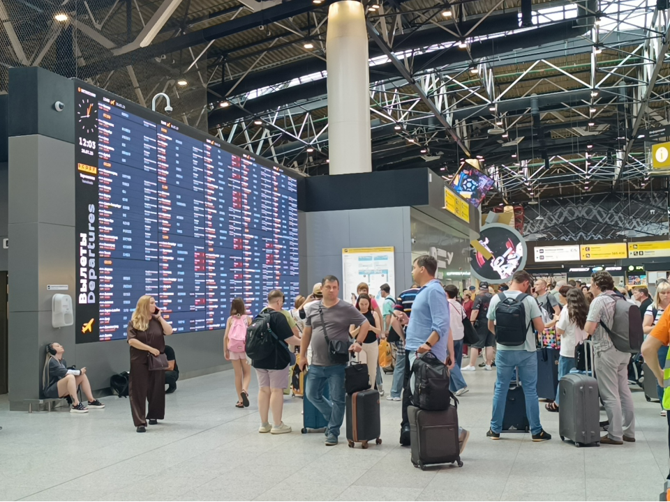 В аэропорту Шереметьево возобновлен прием и выпуск самолетов