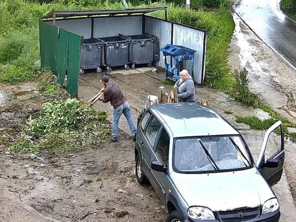 Оставляющих мусор возле контейнеров жителей Сергиевого Посада оштрафовали на ₽400 тыс.