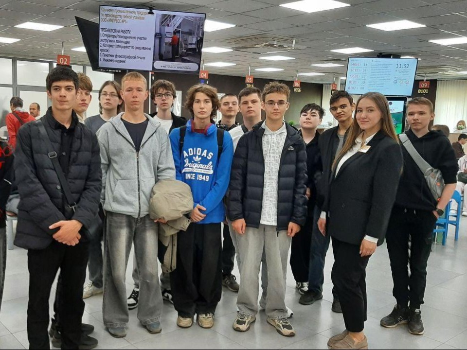 Студенты заглянули за кулисы МФЦ Пушкино