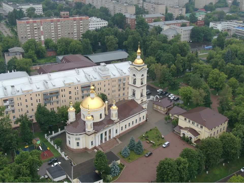 В Подольске на два дня закроют парковку у Троицкого собора