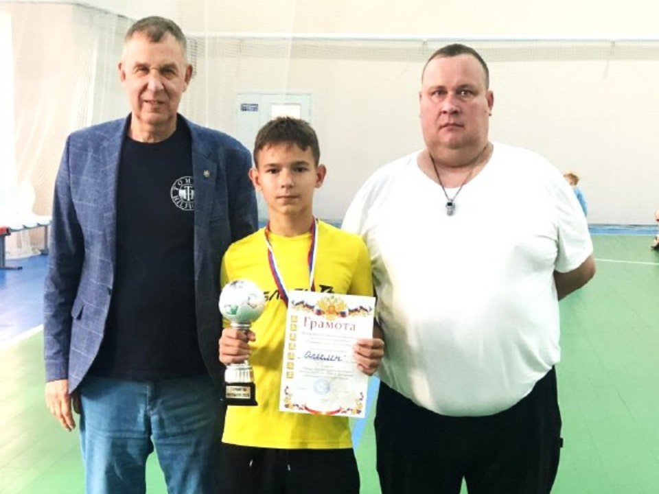 Спортсмены из Мишеронского победили в турнире по футболу среди дворовых команд