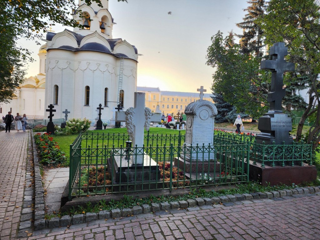 От Годунова до Одоевского: раскрыли тайны некрополя Троице-Сергиевой лавры