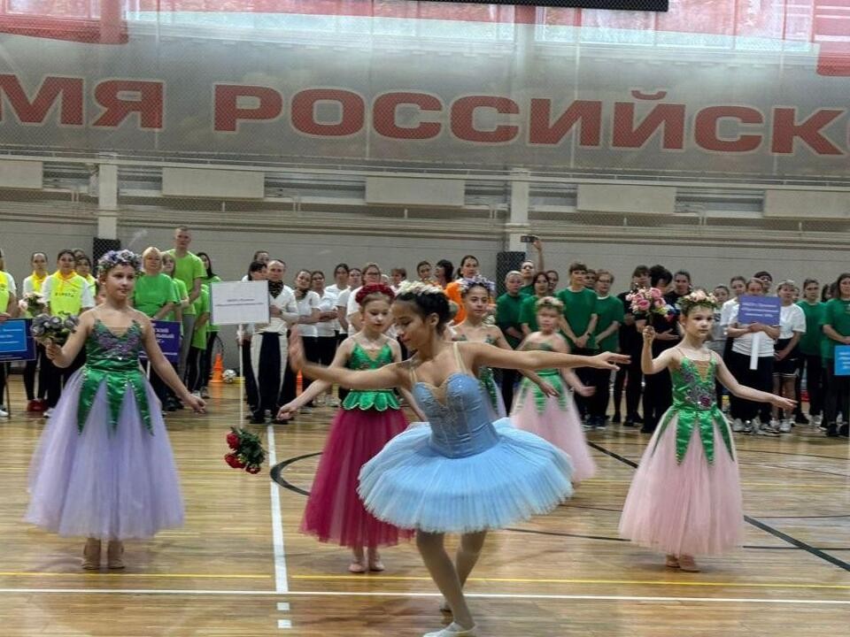 Воспитатели Пушкино посоревновались в ловкости на празднике в Ивантеевке