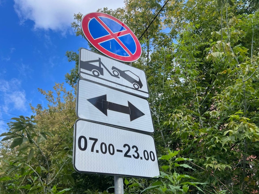 В Лосино-Петровском усилен контроль за парковкой у мусорных площадок