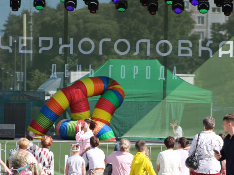 Два спектакля, шатер с шариками, лего-городок и мастер-классы: афиша Дня города для самых маленьких